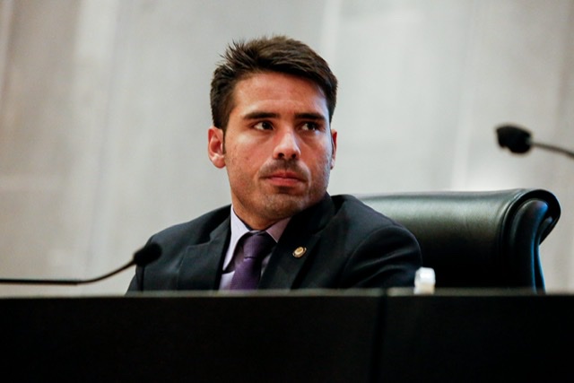 Deputado volta a defender continuidade de eventos privados