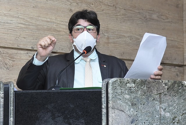 Fagner comemora fim do isolamento contra Covid-19