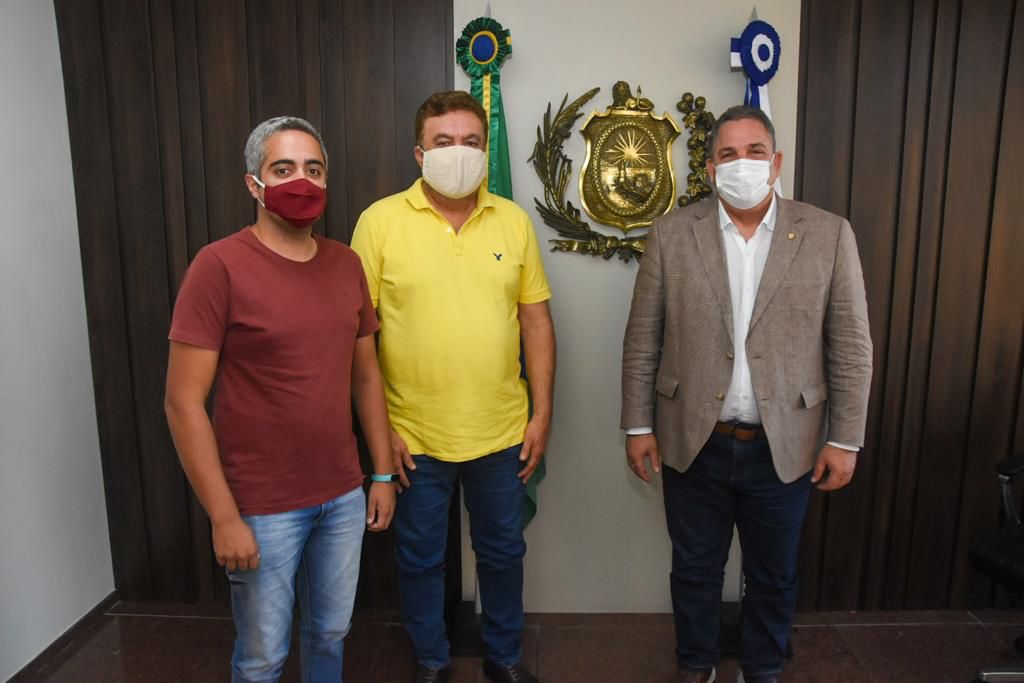 Eriberto Medeiros fecha parceria com ex-prefeito de Jataúba