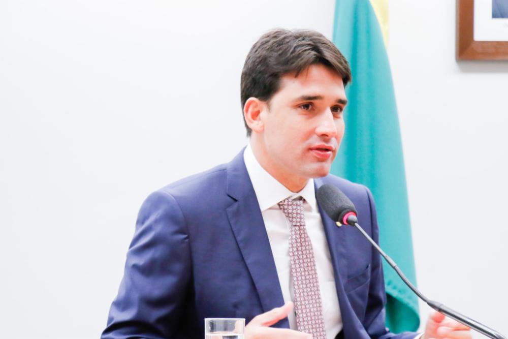 Silvio Costa Filho sai em defesa do Refis e critica Bolsonaro