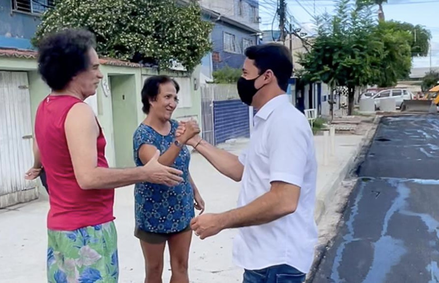 Anderson Ferreira entrega ruas pavimentadas no Jaboatão