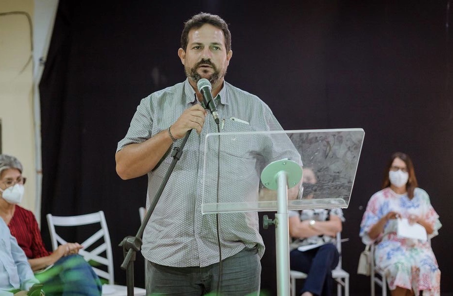 Líder do governo defende salário de R$ 27 mil do prefeito de Arcoverde 