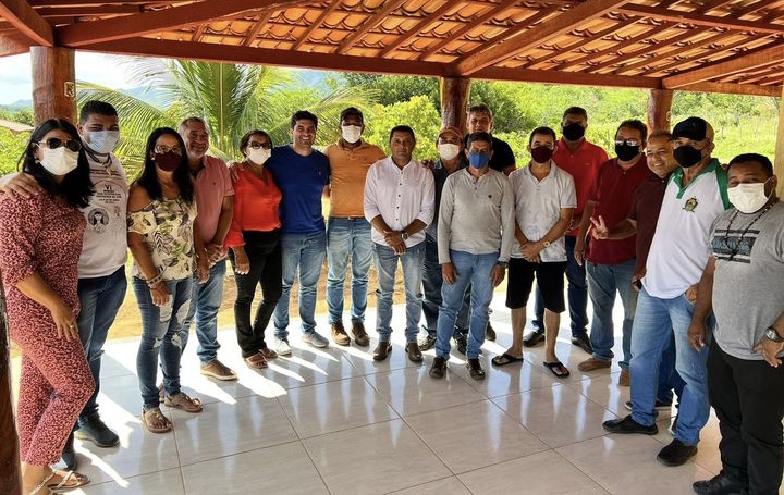 Kaio Maniçoba amplia base em Carnaubeira da Penha