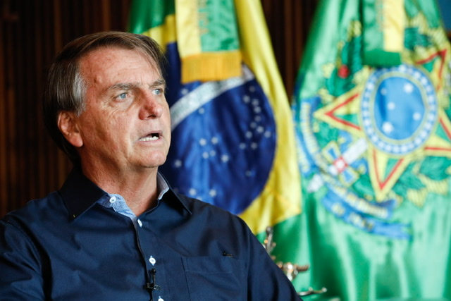 Bolsonaro decreta luto oficial pela morte de Olavo de Carvalho