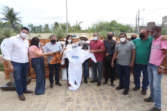 Apicultores de Serra Talhada recebem kits produtivos