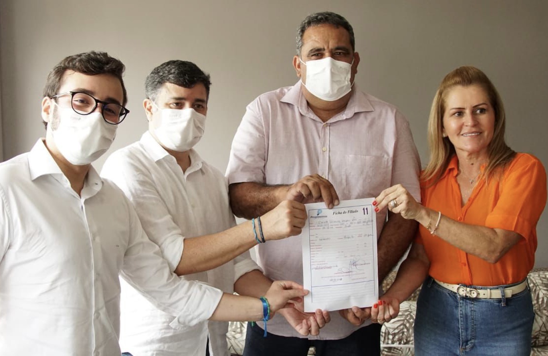 Prefeito de Moreilândia assina ficha de filiação ao PP