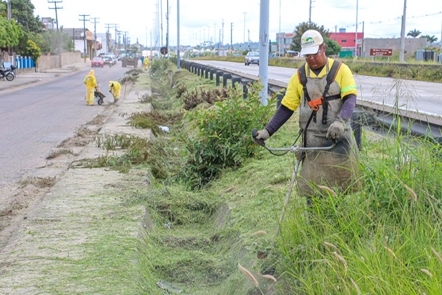 Em Gravatá, via local da BR-232 recebe mutirão de limpeza 