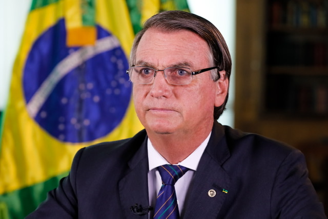 Jair Bolsonaro é internado em hospital de São Paulo