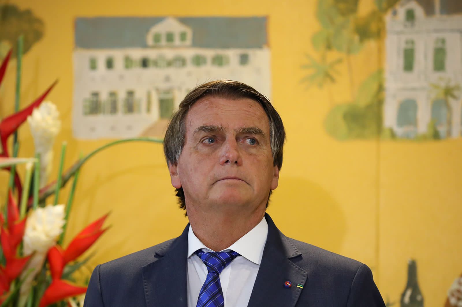 Bolsonaro diz que vai desfazer “revogaço” de lutos oficiais