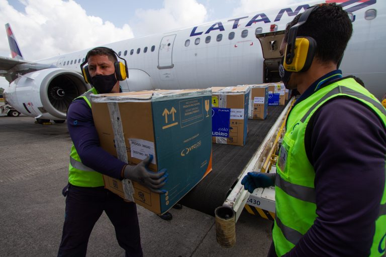 LATAM vai levar vacinas pediátricas para todo o Brasil