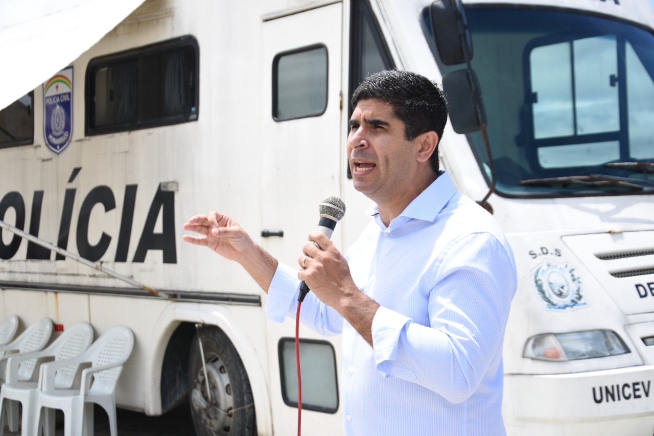 Lessa diz que demandas de policiais em greve são legítimas