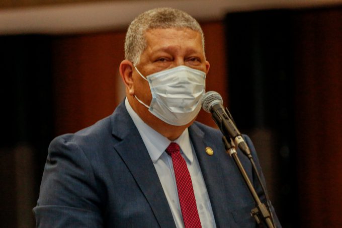 Isaltino destaca ações do governo na abertura dos trabalhos legislativos