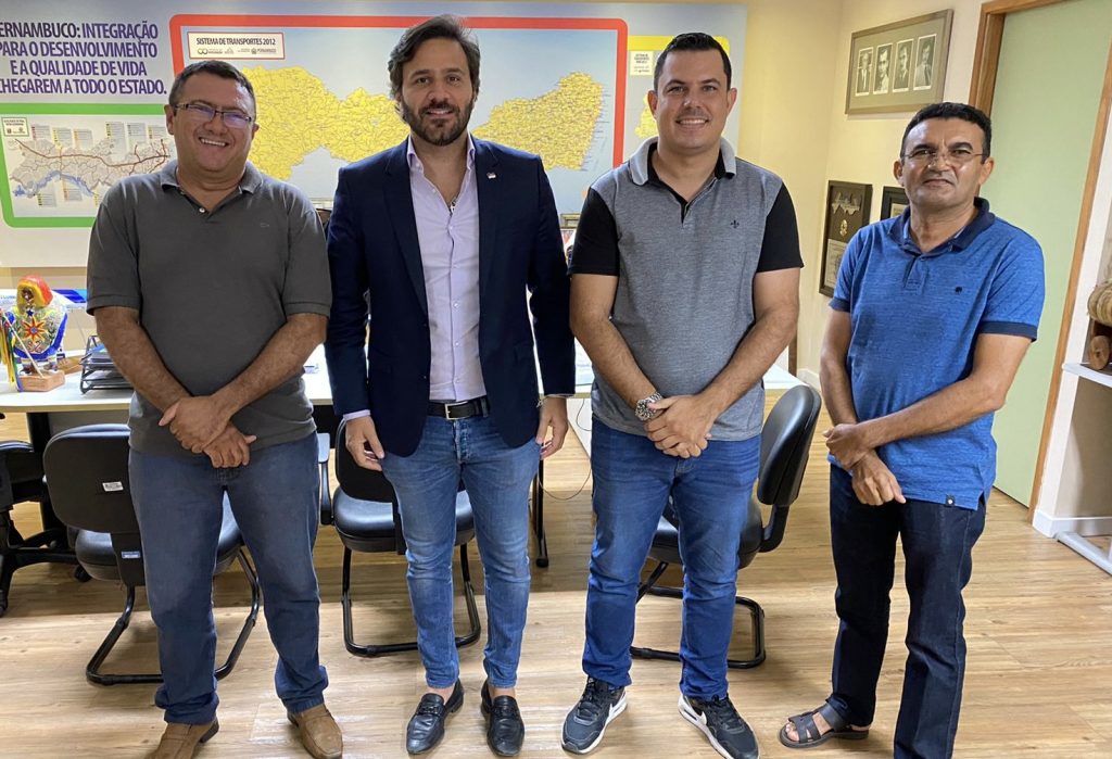 Rodrigo Novaes recebe apoio de lideranças de Parnamirim