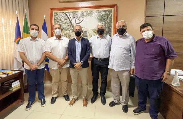 Paulo Roberto empossa novos secretários em Vitória