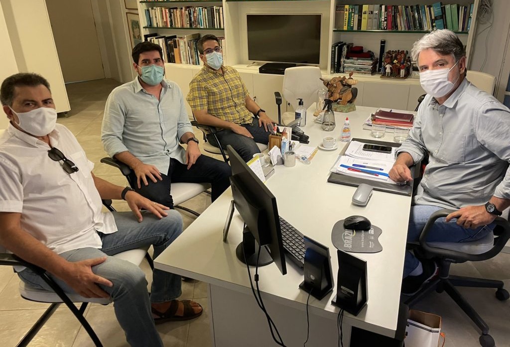 Tony Gel e Tonynho discutem o MDB com Raul Henry