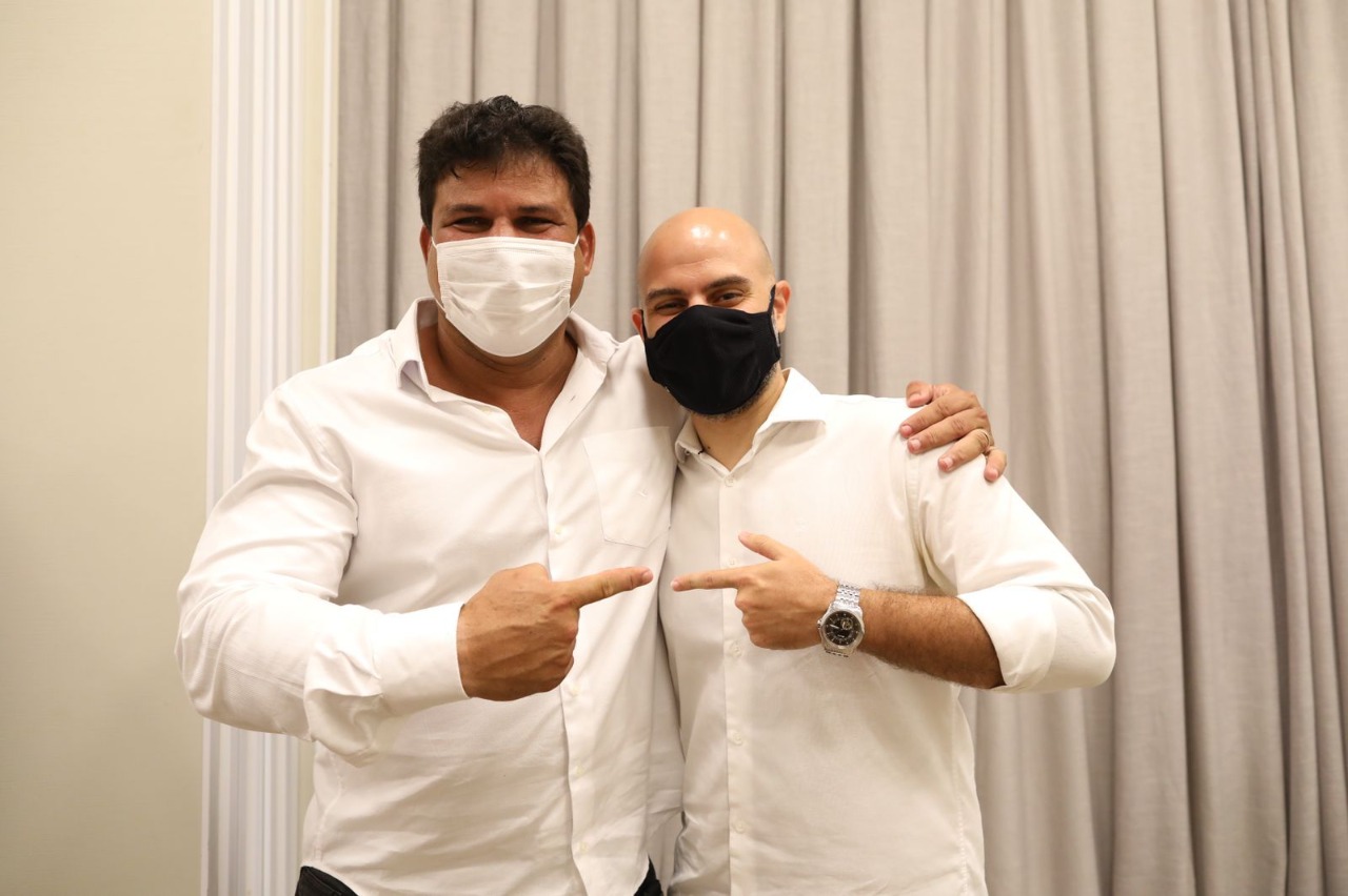 Delegado Resende oficializa apoio a Romero Sales Filho