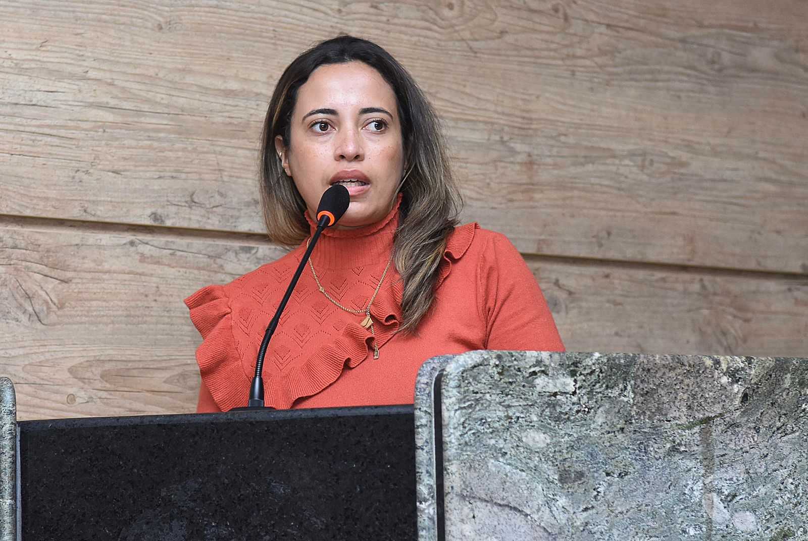 Aline Nascimento defende Título de Cidadã Caruaruense a Eslô Marques