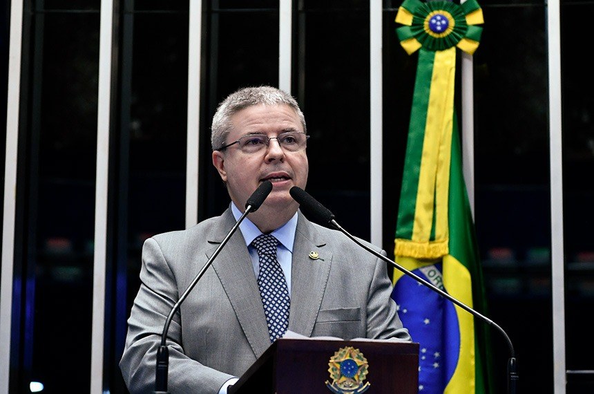 Anastasia se despede do Senado