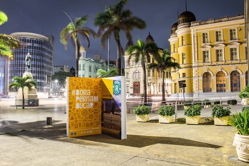 Passaporte Pernambuco versão gigante ganha as ruas do Recife e de Olinda 