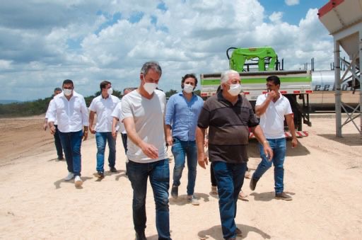 Fernando Monteiro visita canteiro de obras da PE-270