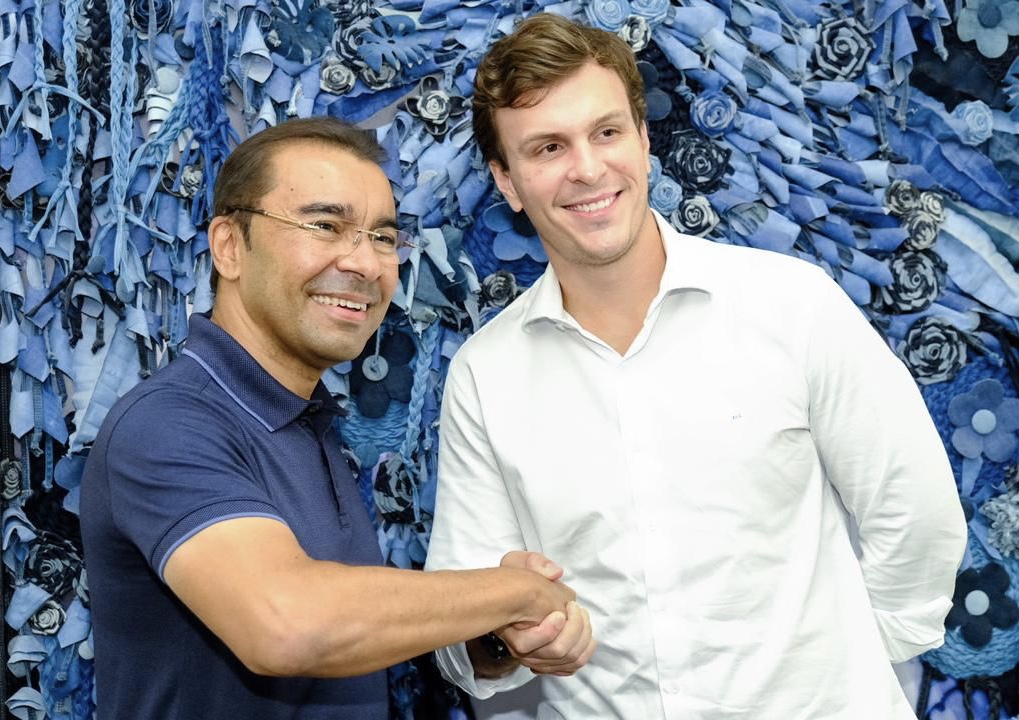 Edilson Tavares no palanque de Miguel Coelho 