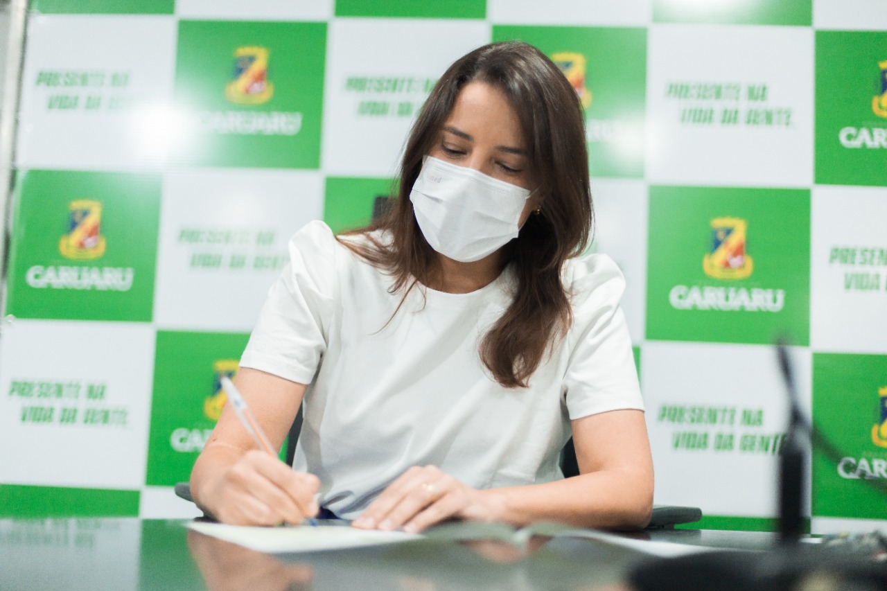 Raquel anuncia nova área para retirada de barro no Alto do Moura