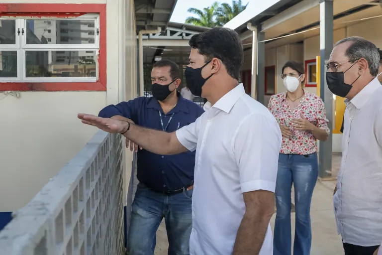 Anderson acompanha obras da construção de nova creche