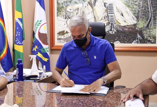 Prefeito de Vitória sanciona, pelo segundo ano, auxílio do Carnaval