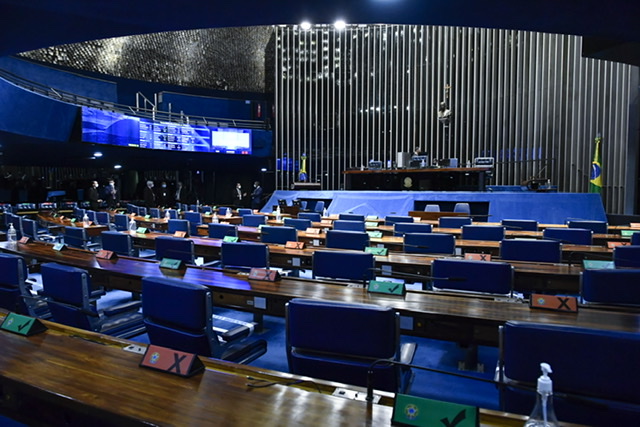 Congresso analisa veto à distribuição de absorventes