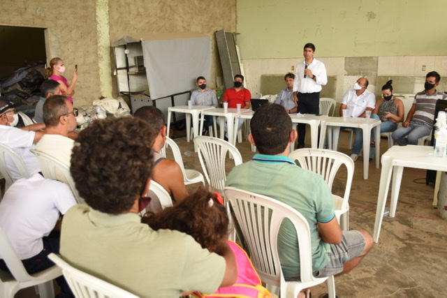 Lessa se compromete a lutar pela feira de Pão de Açúcar 