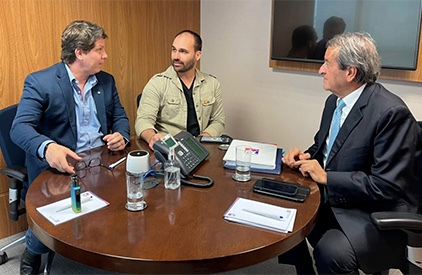 Eduardo Bolsonaro e Mário Frias vão se filiar ao PL 