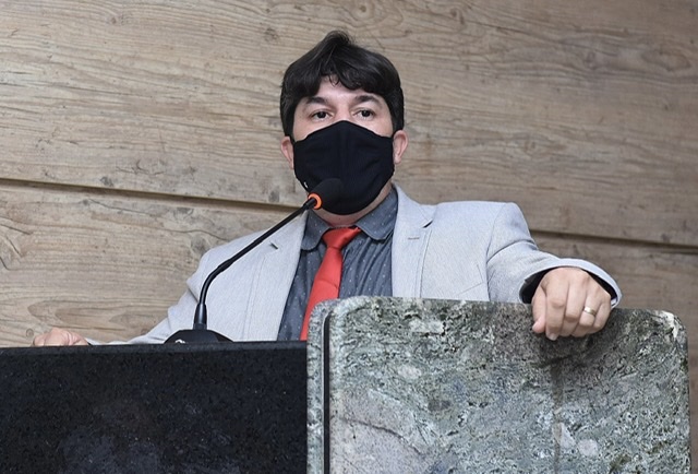 Fagner propõe descentralizar testes de leishmaniose em Caruaru