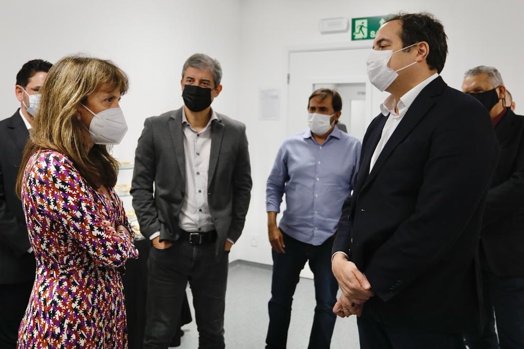 Paulo Câmara visita nova etapa da fábrica do Aché Laboratórios 