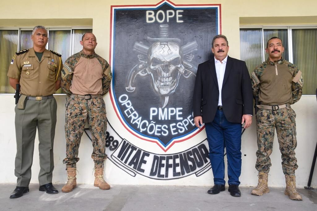 Eriberto visita sede do BOPE e defende valorização de unidade estratégica da PMPE