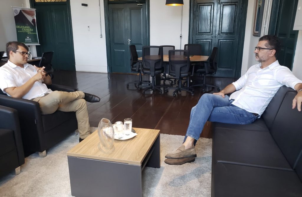 Delegado Israel se reúne com presidente de associação de Delegados