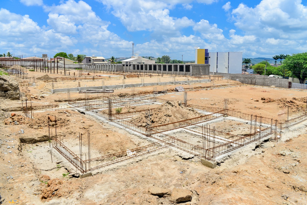 Gravatá aponta irregularidades em obras da Educação com recursos do FNDE