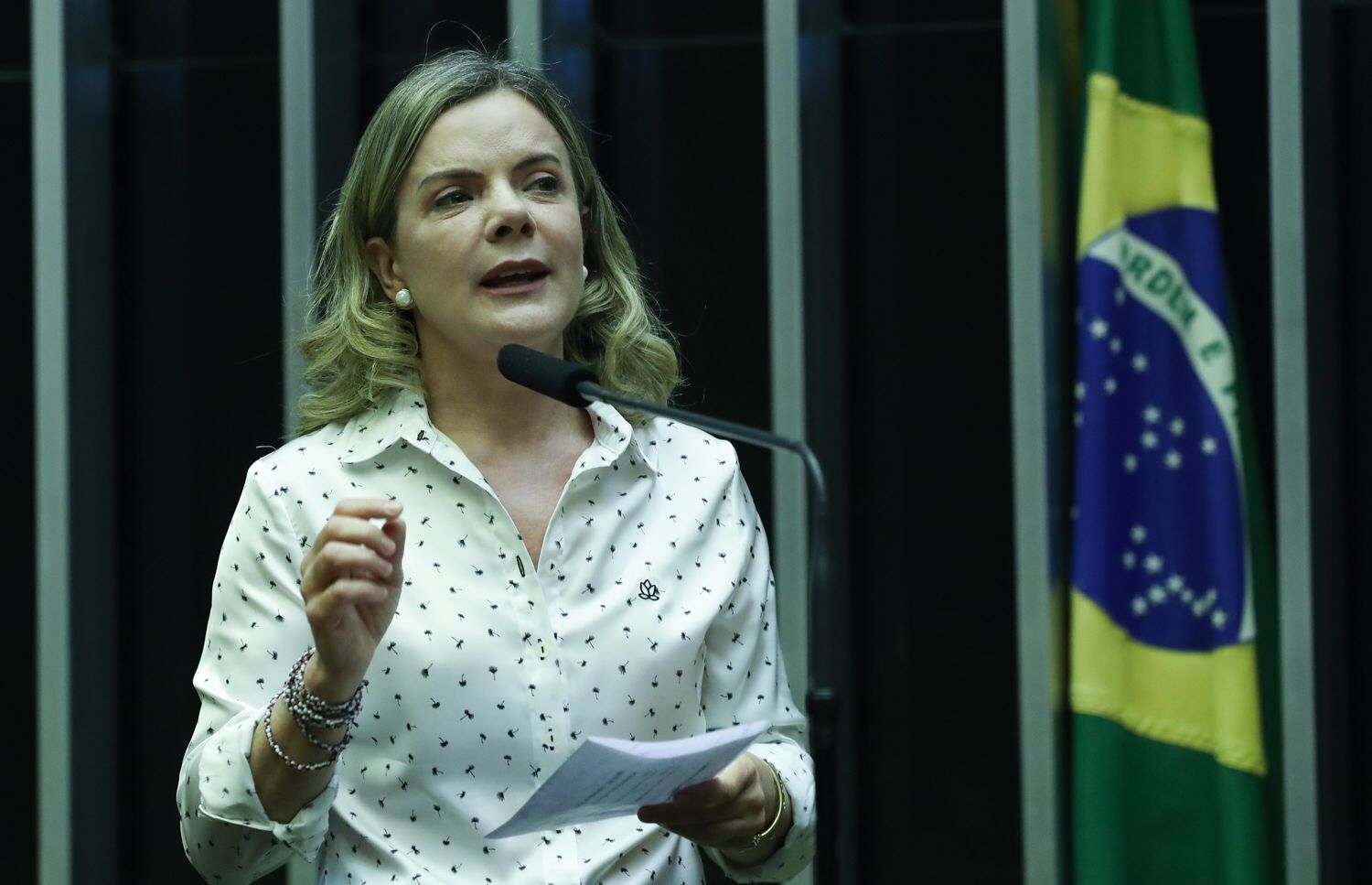 Gleisi passa recado sobre federação