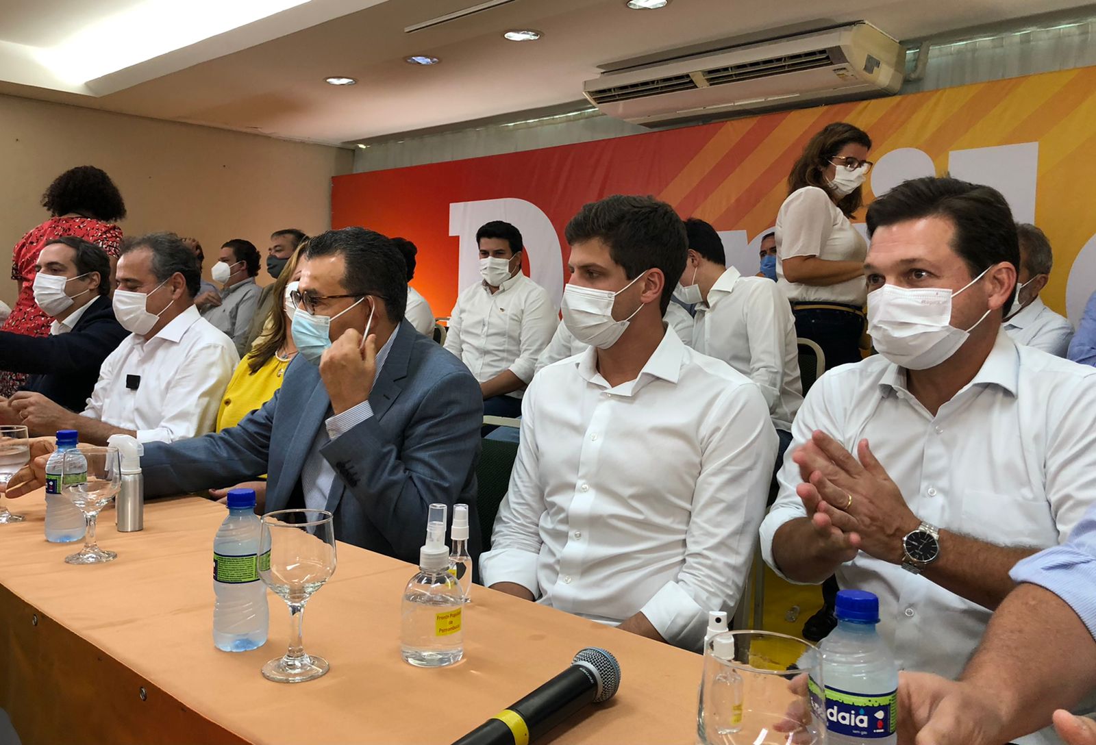 Geraldo Julio chega com Danilo Cabral e João Campos