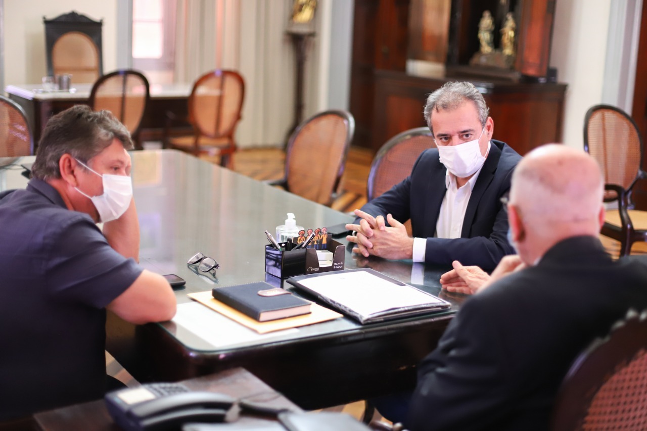 Danilo Cabral visita arcebispo de Olinda e Recife