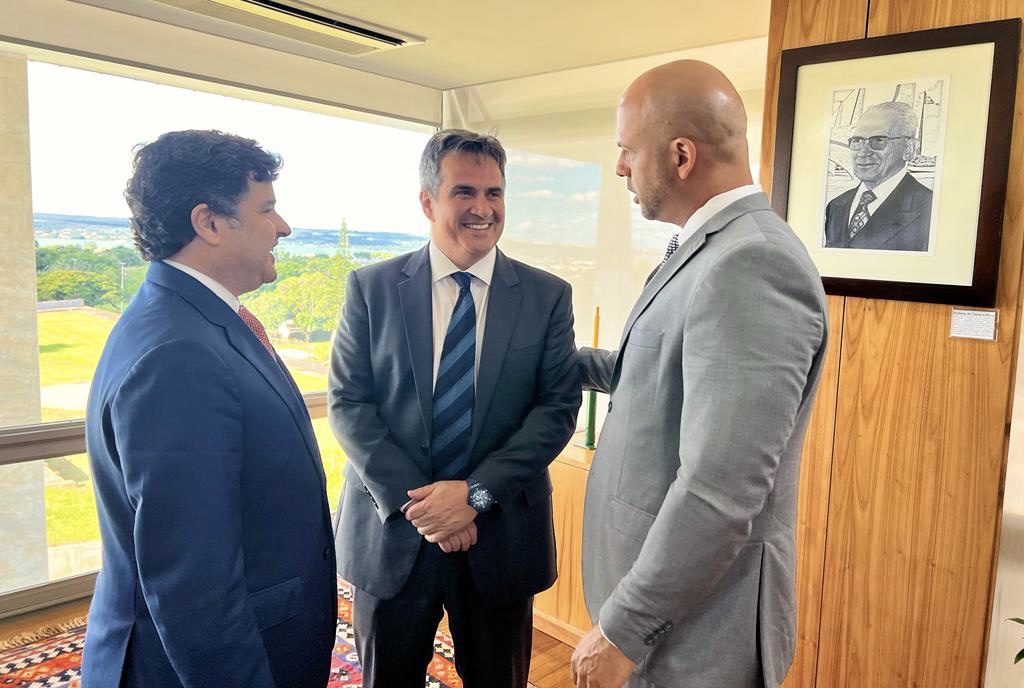 Em um só dia, Anderson Correia se reúne com dois ministros