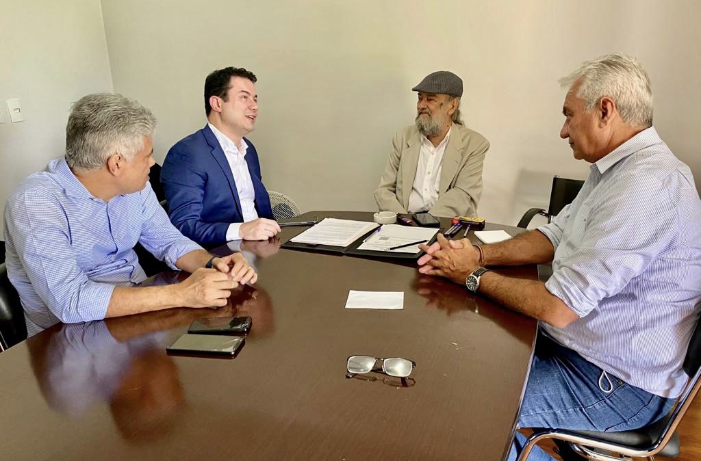 Deputado Clodoaldo Magalhães se filia ao PV