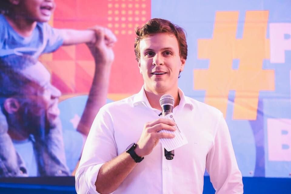 Miguel também enfrenta problemas com professores