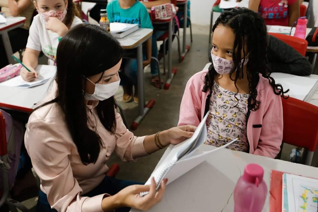 Márcia Conrado comemora adesão dos alunos às aulas presenciais