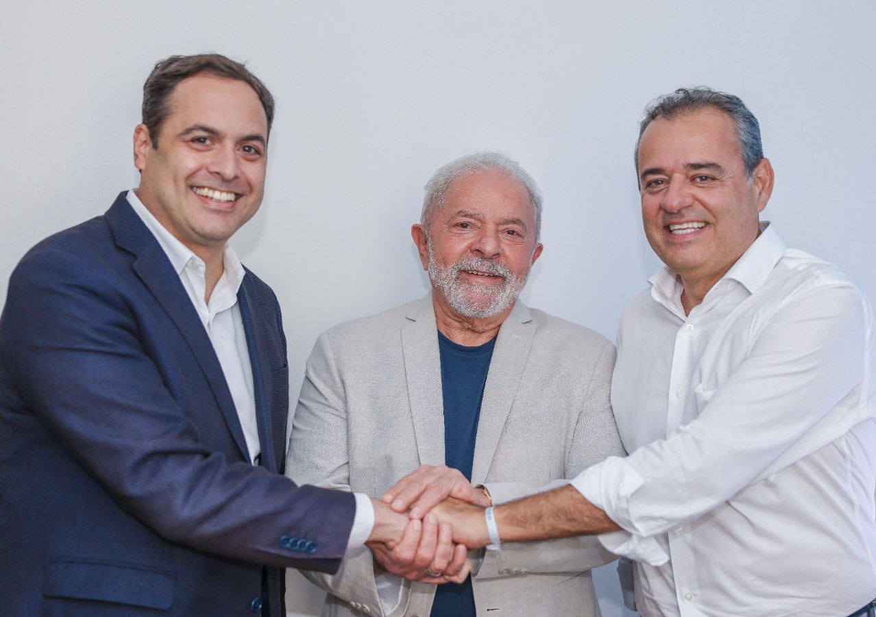 Paulo Câmara registra encontro com Danilo Cabral e Lula