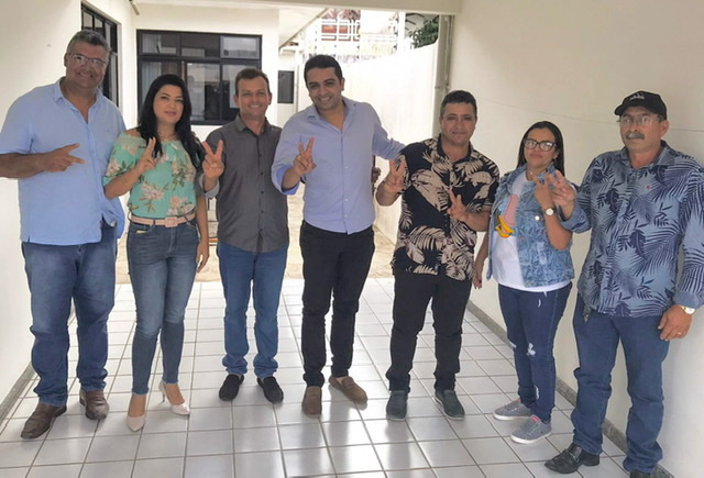 Oposição de Capoeiras declara apoio a Fernando Rodolfo