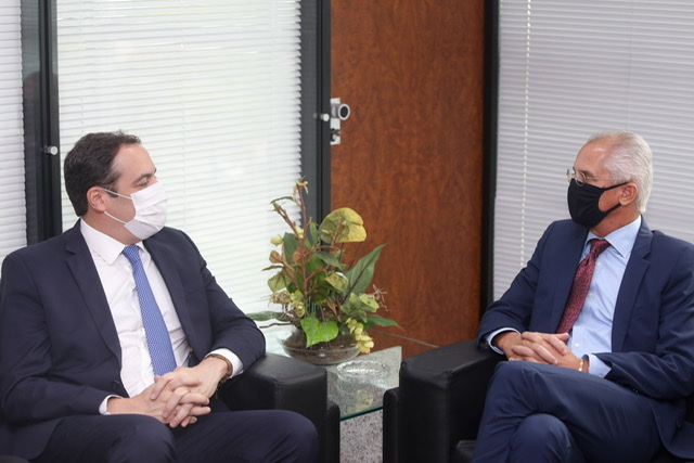 Paulo Câmara visita novo presidente do TRE-PE