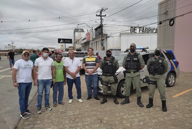 Solicitação de Lessa garante policiamento na feira de Pão de Açúcar 