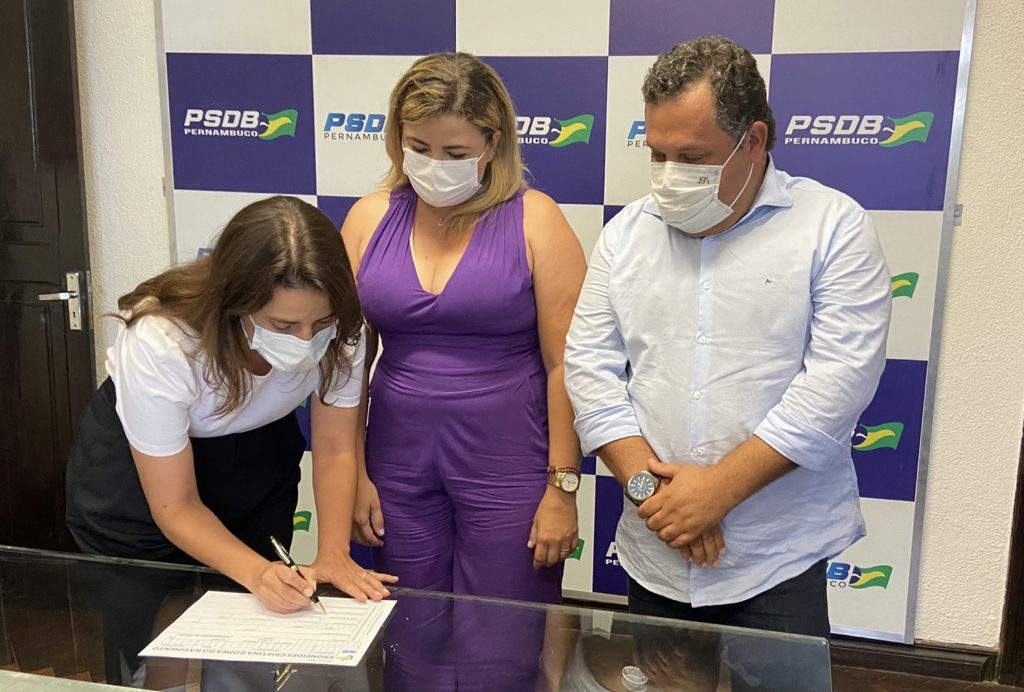 Raquel reforça chapa de federal com liderança feminina do Sertão 