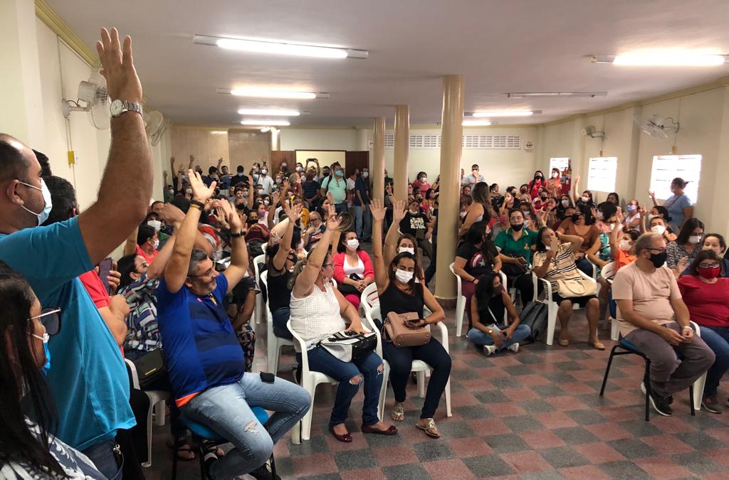 Sob protesto, professores aceitam acordo com a Prefeitura de Caruaru