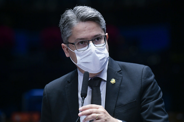 Senador Alessandro Vieira anuncia filiação ao PSDB